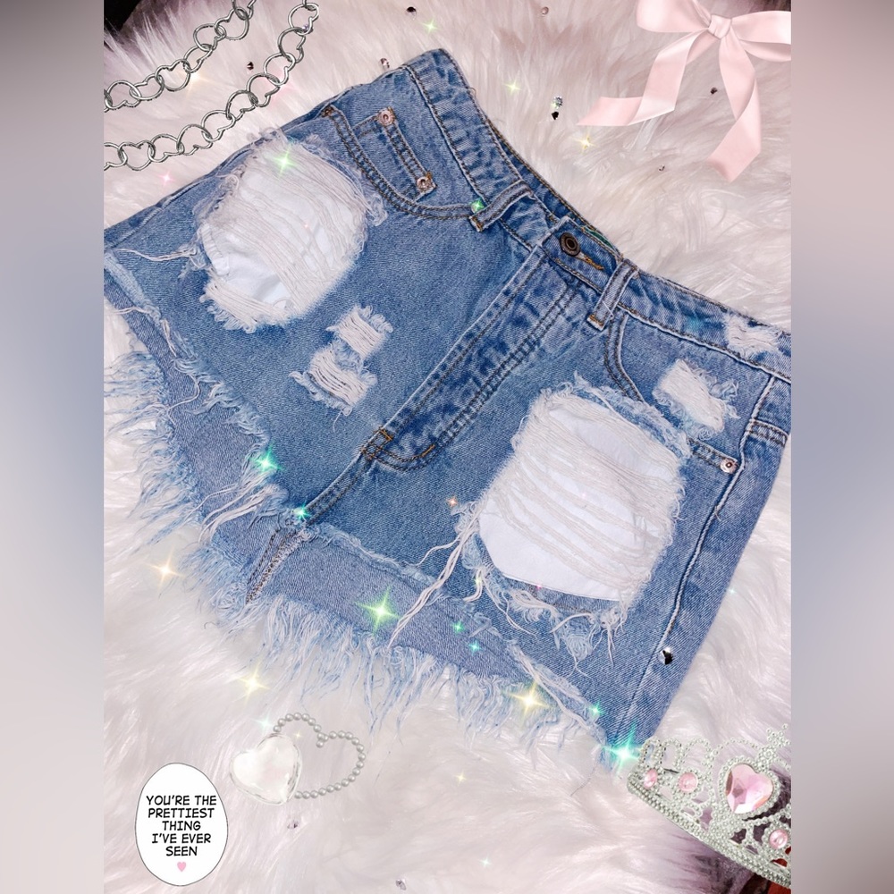 Y2K distressed Jean skirt ✨💖🍒 Size: Small